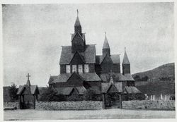 Sørsida av kyrkja. Frå Wladimir Moe sin bok Gamle norske kirker, utgjeve 1922.