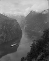 25. Geiranger - no-nb digifoto 20150107 00206 NB MIT FNR 20553.jpg