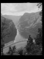 42. Geiranger - no-nb digifoto 20150121 00036 NB MIT FNR 19657.jpg