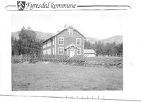 Gimle gamle skule var bygd 1905 og nedlagd som skule 1945, seinare rive.