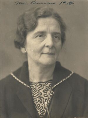 Gina Petrine Larsen 1927.jpg