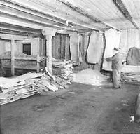 Tørkerommet på skofabrikken. Fra Mjøsmuseet.