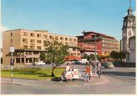 Strandgata i 1960, med Handelsbygningen og Strand Hotel.