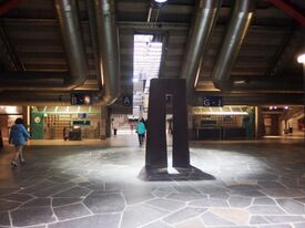 Vestibylen med inngangen til tribuner. Foto: Palickap (2018).