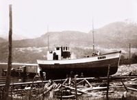 Gjerdsvik står no på slipp og me ser at propell og ror er montert.