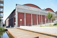 Nr. 8: Stålverkshallene, sett fra Stålverksparken. Foto: Helge Høifødt (2019).