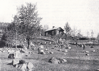 Dette er Lie nedre i Veum i Fyresdal. Foto Bendik Taraldlien. Bygningen er rive og fjerna 2025.