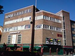 Grünerløkkas hus (tidligere Grünerløkka Folkets hus) Schleppegrells gate 32, sett fra øst. Foto: Truls Aslaksby/Oslo byantikvar (2007).