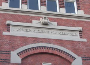 Grünerløkka skole Oslo detalj fra fasade.jpg