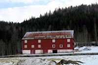 Driftsbygningen fra tidlig 1900-tall. Foto: Leif-Harald Ruud (2026).