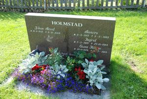 Grav Hoff Holmstad2.JPG