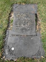 Gravminnet til faren Jens (1796-1885). Jens og Agnethe døde før kirkegarden i Nordlia ble tatt i bruk.