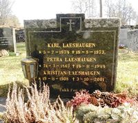 Familiegravstedet på Hoff kirkegard. Petra, Karl og Kristian Laeshaugen.