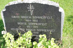 Grav Hoff Sommerfelt.JPG