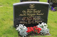 Gravminne, gårdbruker Ole Anton Rogstad (1876-1959), Hovin kirkegård. Foto: Tore Johansen