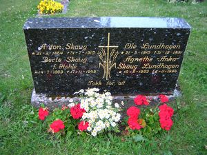 Grav Totenvika Skaug.jpg