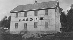 Gravdal skifabrikk som ble bygget i 1919 og brant i 1938.jpg