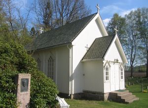 Gravkapell ved Holmsbu kirke 2014.JPG