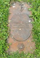 Gardbruker Fredrik Kr. Semb (1819-93), liggende jernplate. Foto: Trond Nygård (2019).