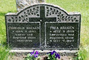 Gravminne Nes Haugen lærere.jpg