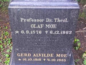 Gravminne Olaf Moe professor.jpg