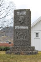 Pål Eiken sitt gravminne/krigsminnesmerke. Foto: Chris Nyborg (2019).