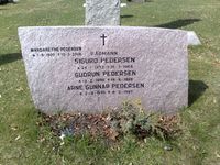 1. Gravminne Sigurd Pedersen.jpg