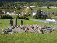 Gravrøys ved Baldersteinen i Leikanger. Foto: Sigrun Espe/Kulturnett Sogn og Fjordane (2012)