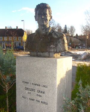 Gregers Gram byste Njårdhallen.jpg