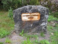 Grensemerke mellom Kviteseid og Fyresdal. Riksveg 355. Foto: Olav Momrak-Haugan (2009).