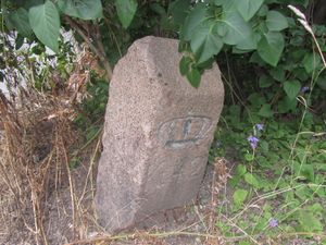 Grensestein 1878 Kristiania Aker ved Ensjøsvingen 2012 .jpg