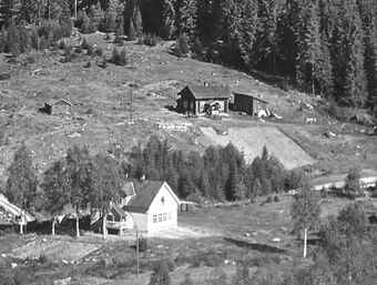Gresslia med skole Brandval Finnskog 1959.jpg