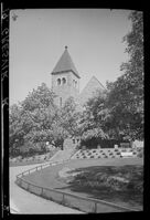 Det tok ti år å få reist ny kirke, denne gangen i stein.