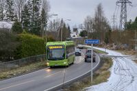 En buss fra Ski i retning Kolbotn passerer Greverud. Foto: Leif-Harald Ruud