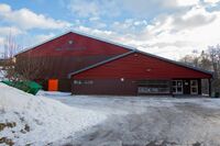 Greverudhallen ligger i tilknytning til skolen. Foto: Jonas Tisell (2023).