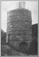 Grini Kalkbrug ble startet i 1874, og anlegget solgt til nedriving i 1920-åra. Det lå i tilknytning til Grini gård i Vestre Bærum, ved dagens kryss Skuiveien/Åses vei. Foto: Finn Lønnå/Bærum bibliotek