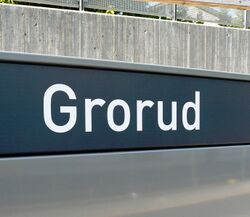 Skilt på stasjonen. Foto: Ida Tolgensbakk (2010).