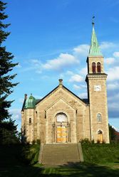 Grorud kirke (1900-1902) Foto: C. Hill (2007).