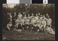61. Gruppe med soldater - no-nb digifoto 20160414 00570 bldsa EYDE00068.jpg