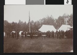 Gruppe_offiserer_foran_telt_-_no-nb_digifoto.