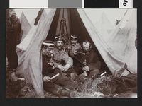 7. Gruppe soldater i telt - no-nb digifoto 20160415 00237 bldsa EYDE00087.jpg