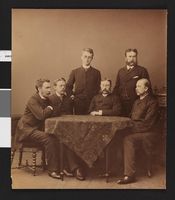 119. Gruppebilde av seks uidentifiserte menn sittende rundt et bord - no-nb digifoto 20160310 00004 bldsa fFA00093.jpg