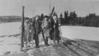 Fire unge damer fra Hokksund på skitur ved Eiker kobberverk vinteren 1925.