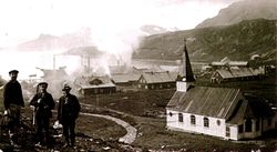 Grytviken med kirken rundt 1920.jpg