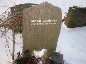 Gunder Gundersen gravminne.jpg