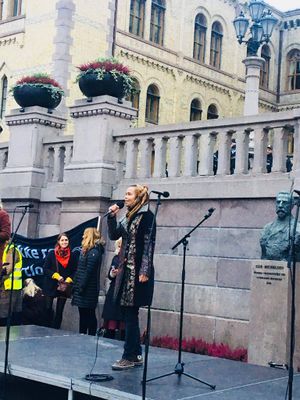 Guro Sibeko holder appell foran Stortinget.jpg