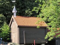 Stabbur ved Gyssestad gård, med årstallet 1882 i værhanen. Foto: Stig Rune Pedersen (2020)