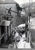 Fra rivingen av bygninger i Hølandsgata for å gi plass til Jordal Amfi. Foto: Arbeiderbevegelsens arkiv og bibliotek (mars 1950).