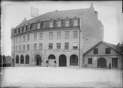 Hønesfoss Sparebank (1915) Foto: Narve Skarpmoen