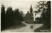 Høvik kirke før 1940. Foto: J.H. Küenholdt/Riksantikvaren